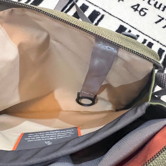 Bellroy City Pouch Plus Crossbody Bag - Ranger Green. - Picture 9 of 12